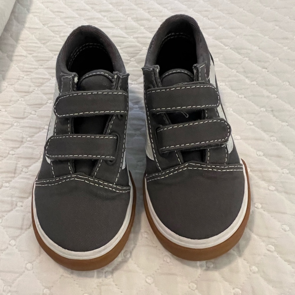 Brand new toddler vans size 8, never worn!